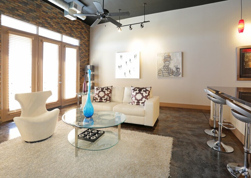 More Photos Of 2000 E Arapaho Rd, Richardson Apartments For Lease