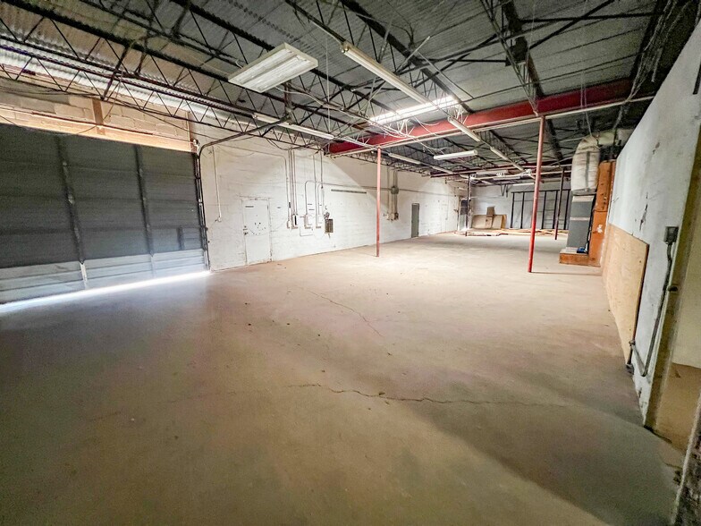 More Photos Of 305 E University Blvd, Odessa Storefront Retail Office For Lease