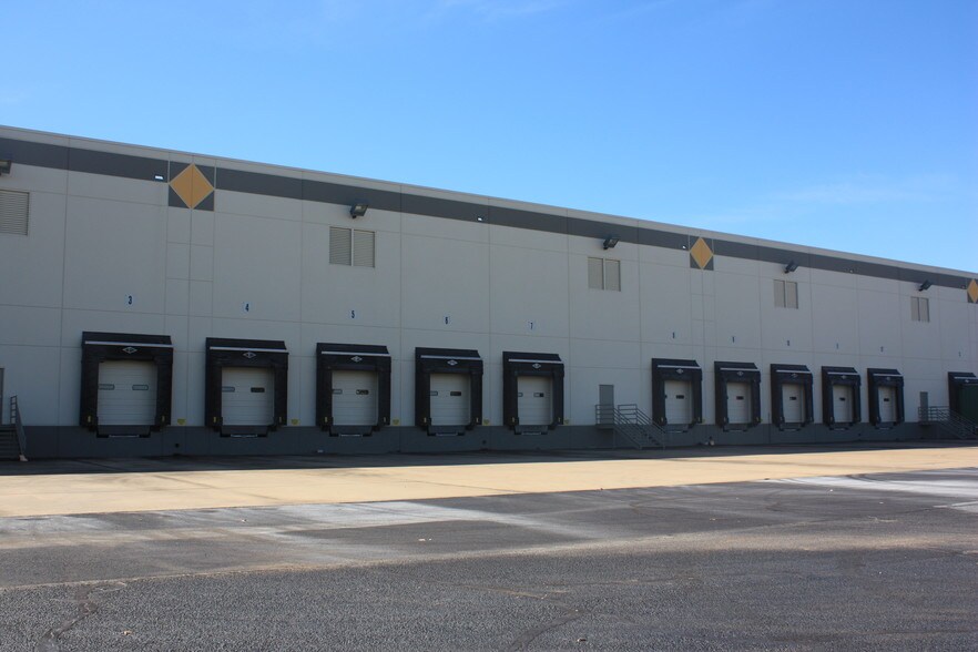More Photos Of 6225 Global Dr, Memphis Warehouse For Lease