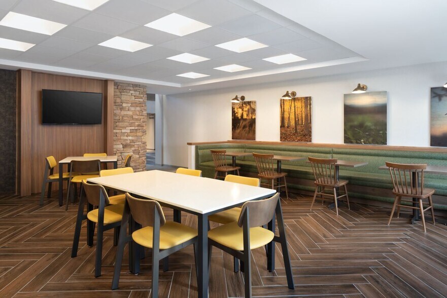 More Photos Of 3605 S Wadsworth Blvd, Lakewood Hotel For Sale