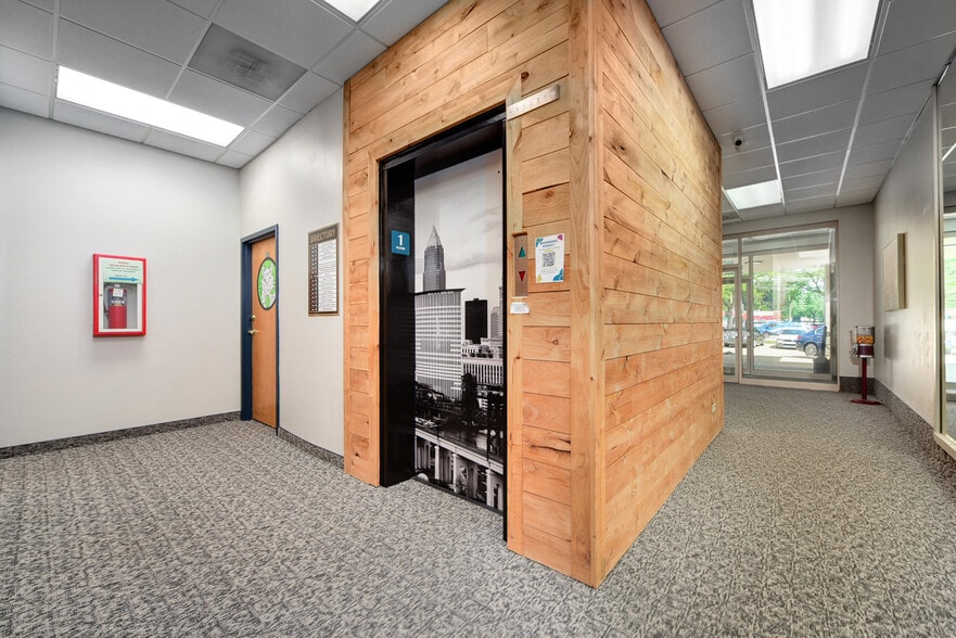 More Photos Of 6659 Pearl Rd, Parma Heights Office For Lease