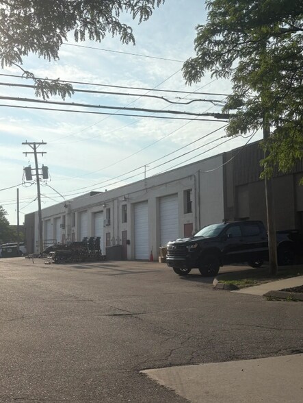 More Photos Of 1270 Rankin St, Troy Unknown For Lease