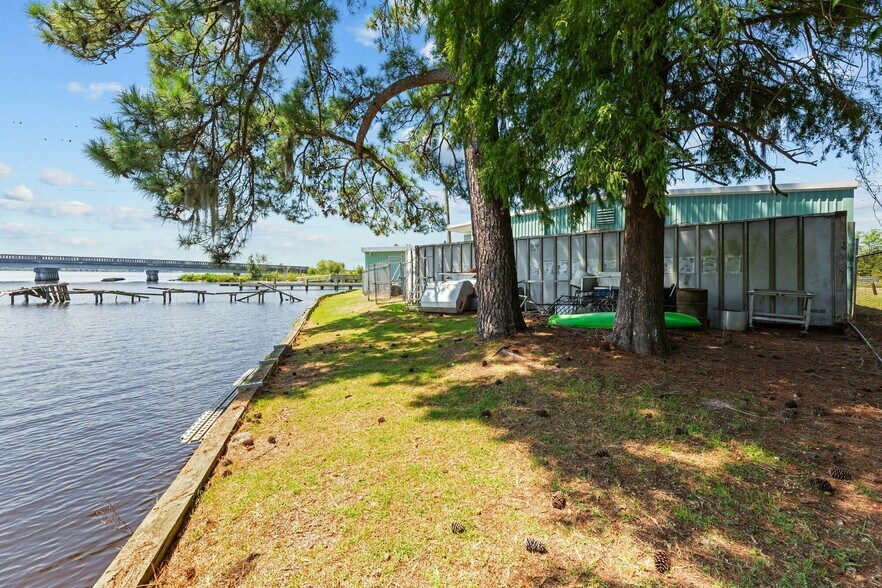 More Photos Of 1054 E Main St, Washington General Retail For Sale