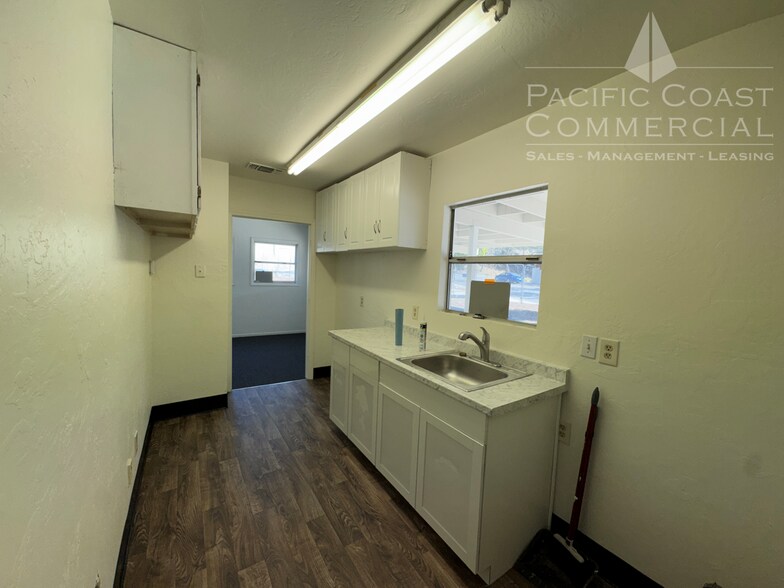 More Photos Of 728 Civic Center Dr, Vista Freestanding For Sale