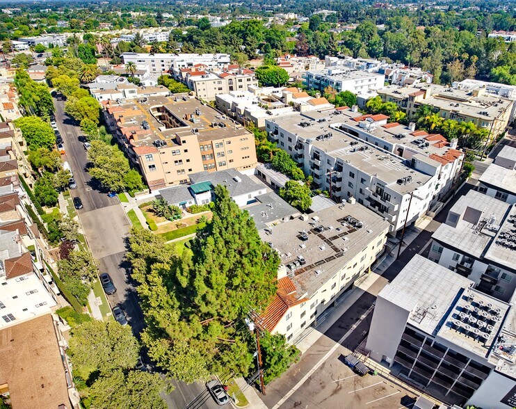 More Photos Of 12009 Hoffman St, Studio City Apartments For Sale