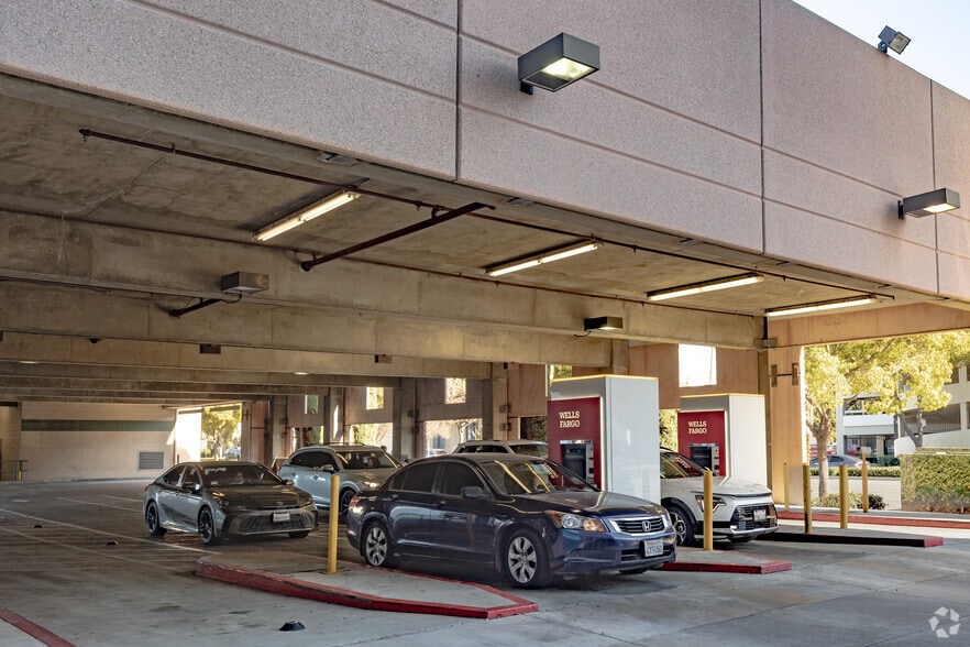 More Photos Of 222 S Harbor Blvd, Anaheim Office For Lease