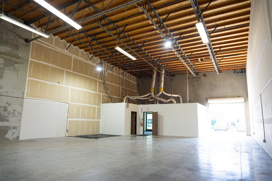 More Photos Of 42095 Zevo Dr, Temecula Warehouse For Sale