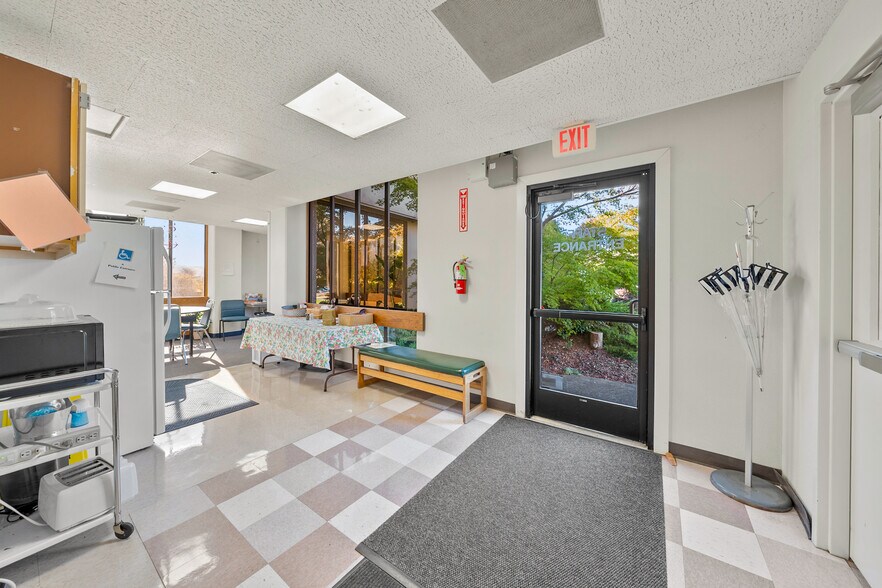 More Photos Of 715 NW Dimmick St, Grants Pass Office For Sale