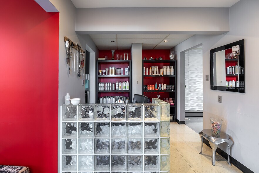 More Photos Of 219 Lochiel St, Sarnia General Retail For Sale