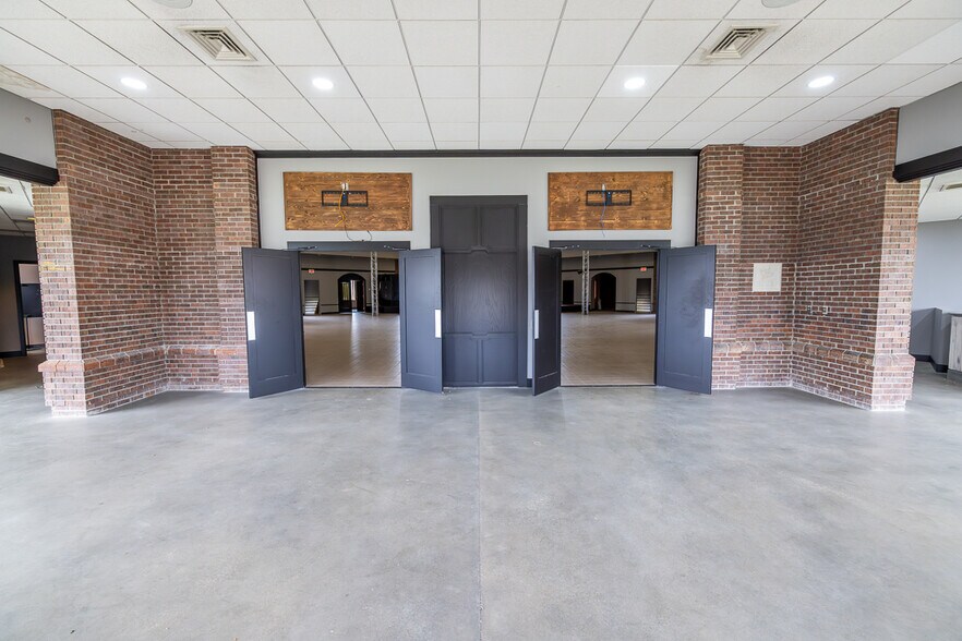 More Photos Of 800 SW 150 Hwy, Lee's Summit Office For Sale