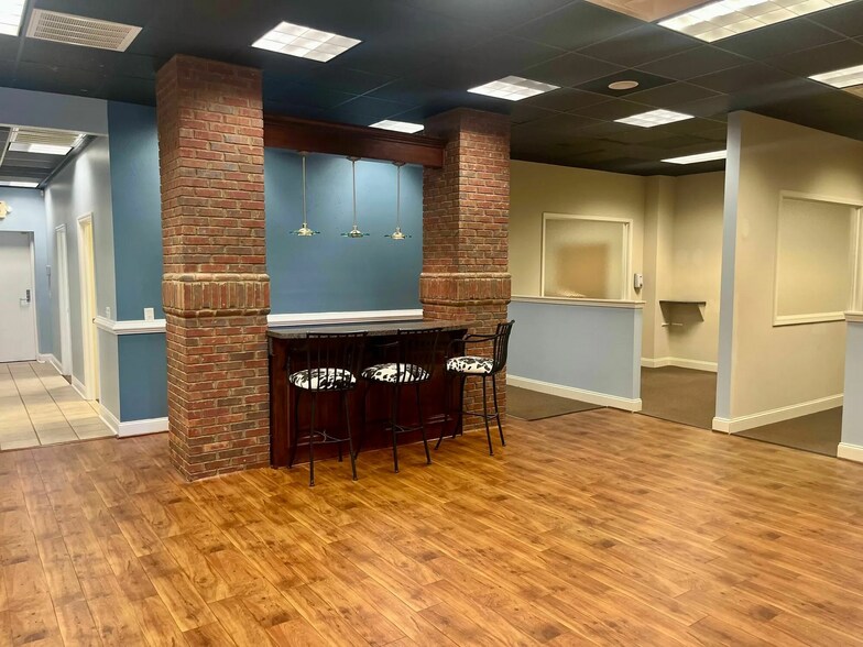 More Photos Of 7559 Kayne Blvd, Columbus Freestanding For Lease