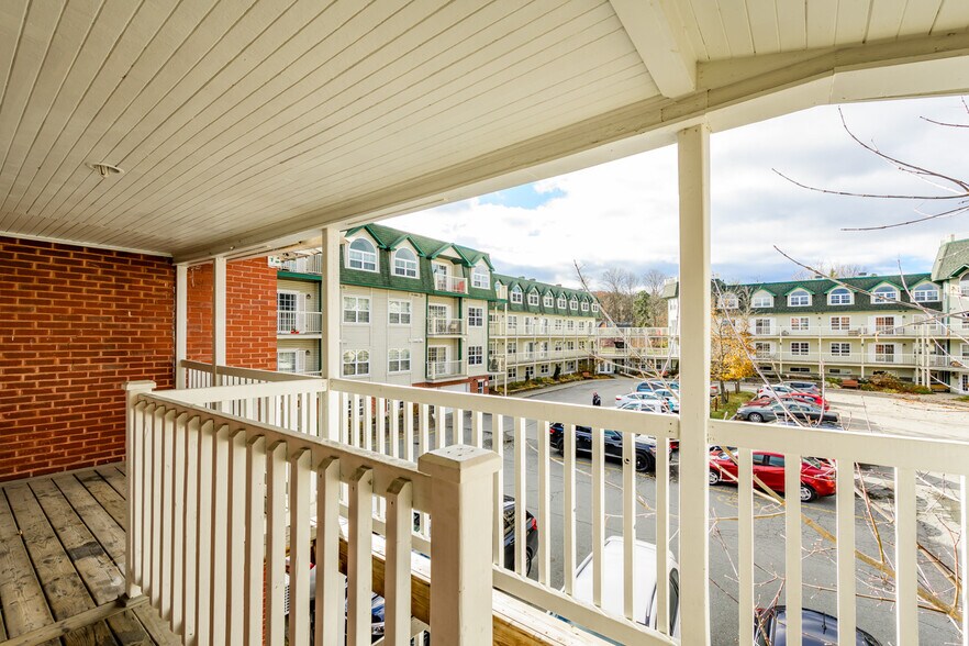 More Photos Of 127 Rue Queen, Sherbrooke Office Residential For Sale