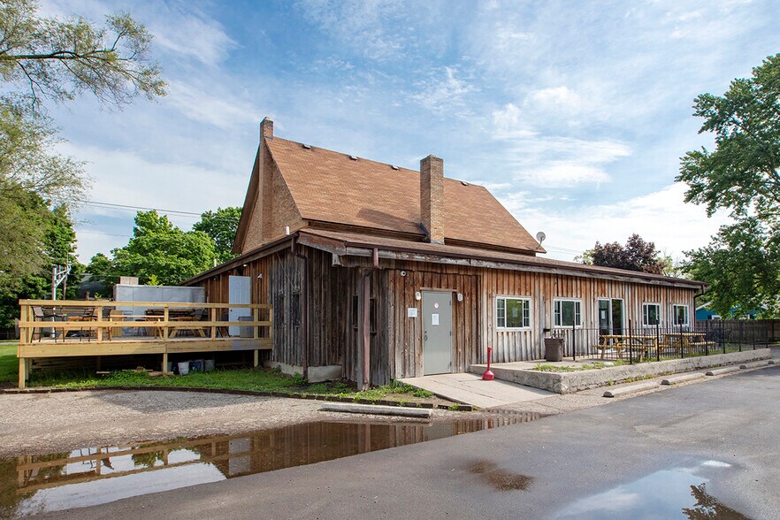 More Photos Of 57968 County Road 7, Elkhart Restaurant For Sale