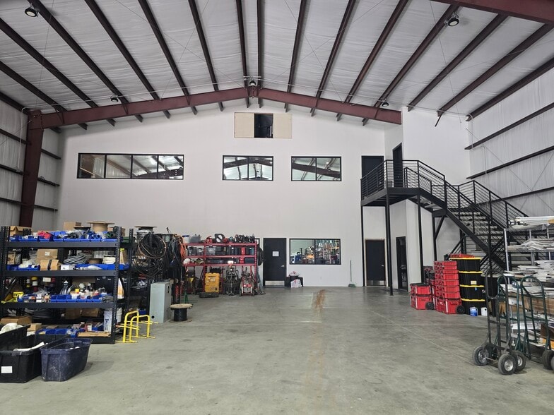 More Photos Of 714 Highway 71 W, Bastrop Freestanding For Lease
