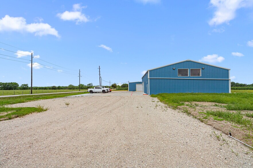 More Photos Of 15002 Bj Dusek Rd, Wallis Flex For Sale