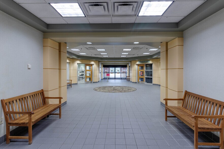 More Photos Of 1810 Stadium Dr, Phenix City Medical For Lease