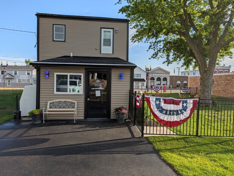 More Photos Of 518 W Main St, Kirkland Freestanding For Sale