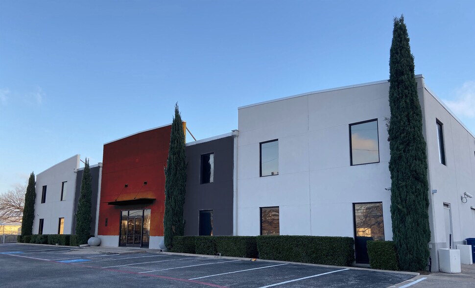 More Photos Of 6200 Maple Ave, Dallas Office For Sale