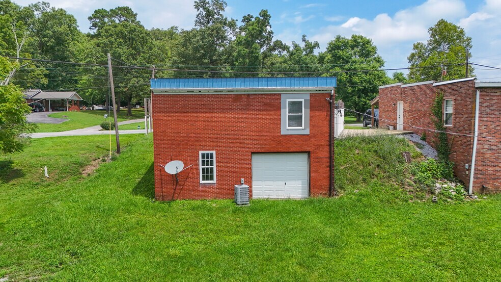 More Photos Of 6279 Blue Springs Pky, Mosheim Freestanding For Sale