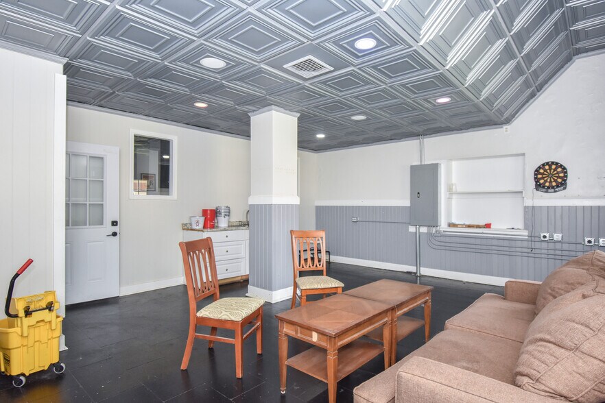More Photos Of 82 Court Sq, Alexander City Flex For Sale