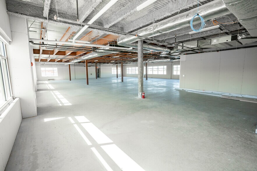 More Photos Of 404 Veterans Airpark Ln, Midland Office For Sale