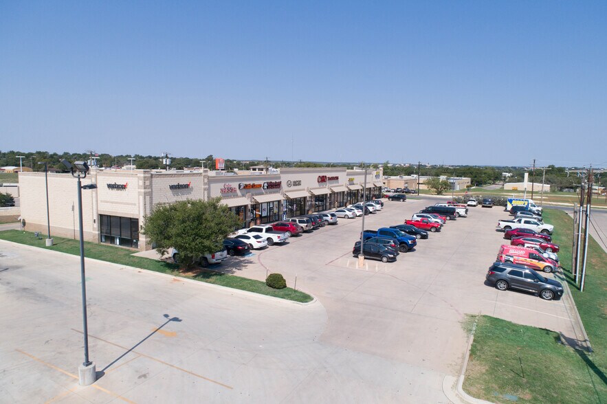 More Photos Of 309 NE Georgia Ave, Sweetwater Storefront Retail Office For Lease