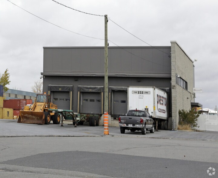 More Photos Of 2320 Rue Garneau, Longueuil Service For Lease