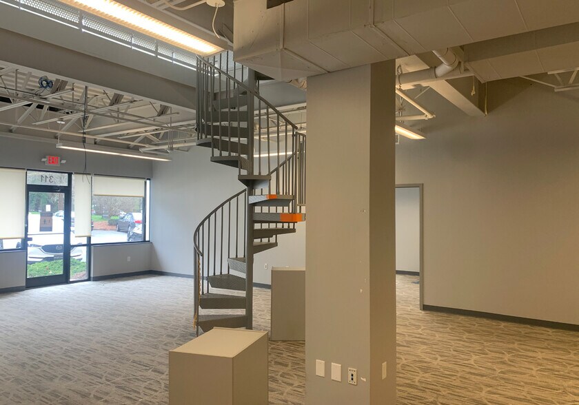 More Photos Of 311-327 Providence Rd, Chapel Hill Office For Lease