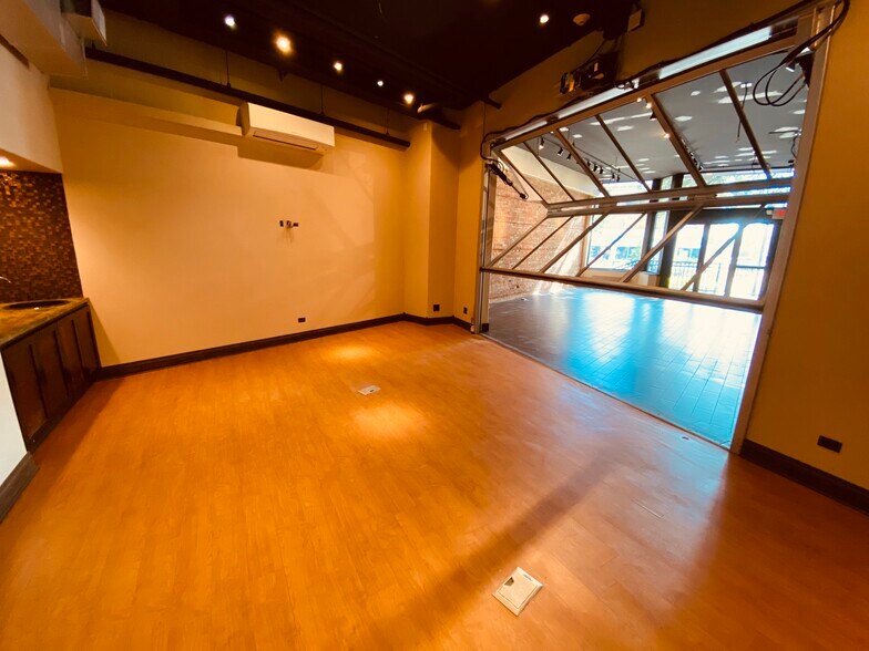 More Photos Of 545-547 N Milwaukee Ave, Libertyville General Retail For Lease