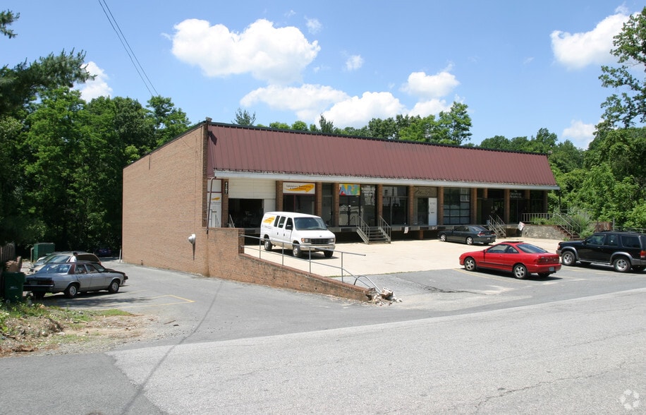 More Photos Of 4261-4277 Howard Ave, Kensington Flex For Lease