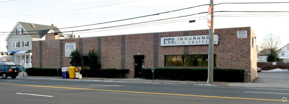 More Photos Of 112 Merrick Rd, Lynbrook Office For Lease