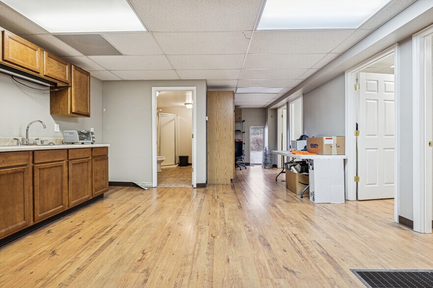More Photos Of 3502 Dickerson Pike, Nashville Flex For Sale
