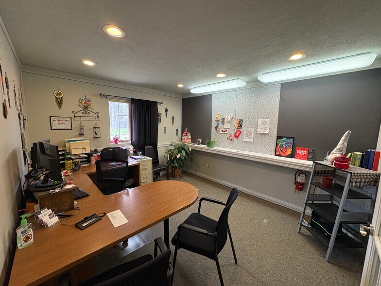 More Photos Of 5604 W 41st St, Sioux Falls Office For Sale