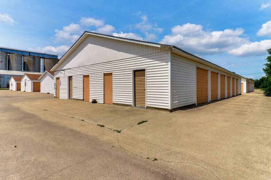 More Photos Of 116 E Church St, Savoy Self Storage For Sale