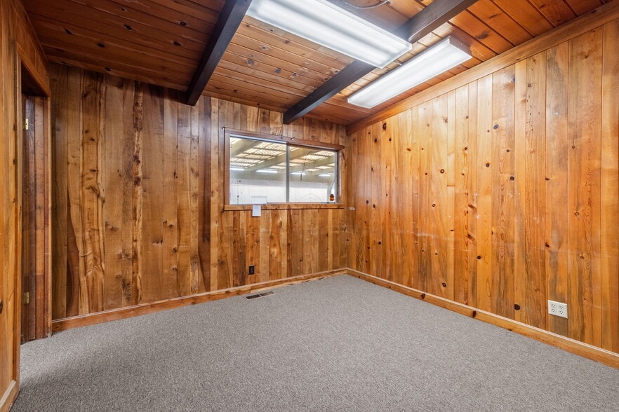 More Photos Of 4051-4061 N Highway 101, Eureka Warehouse For Sale