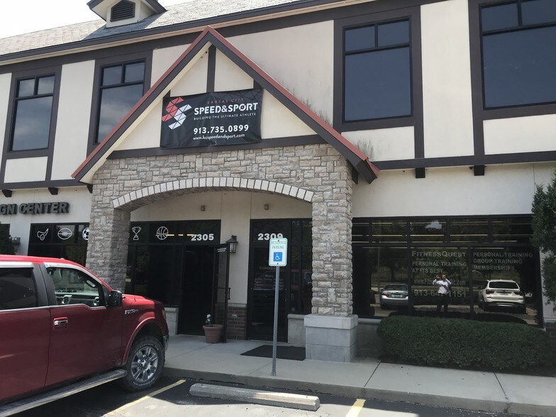 More Photos Of 14300 Kenneth Rd, Leawood Storefront Retail Office For Lease