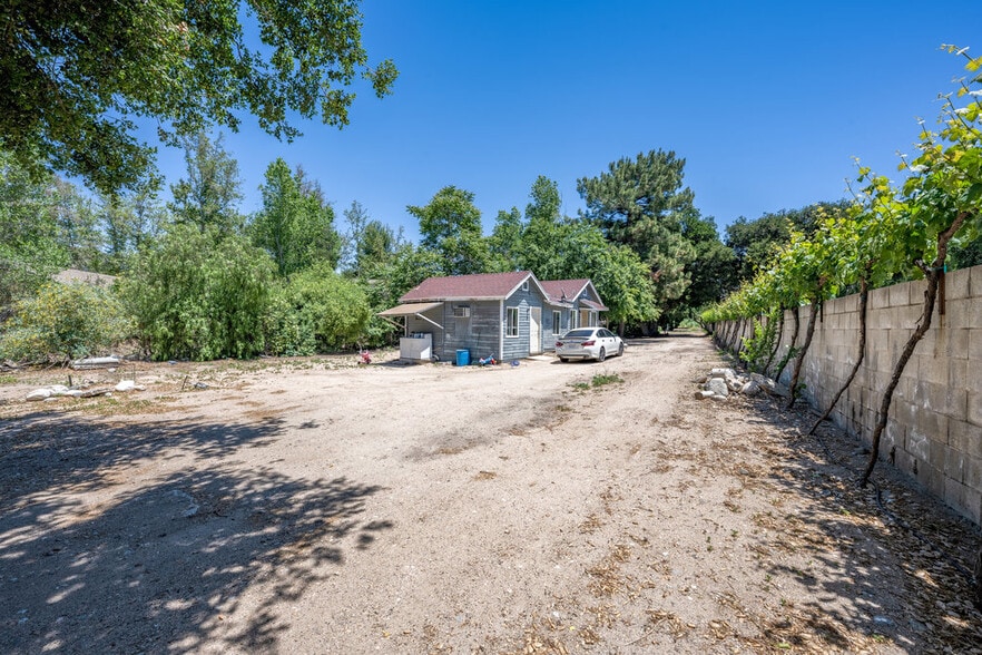 More Photos Of 12625 Sierra Hwy, Santa Clarita Restaurant For Sale