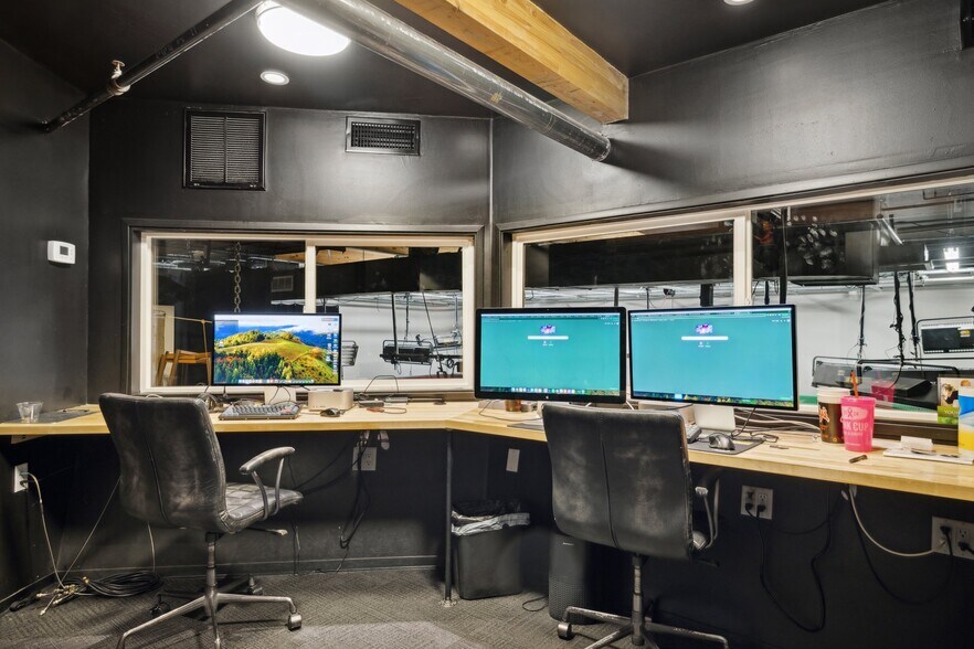 More Photos Of 14201 N Hayden Rd, Scottsdale Light Distribution For Lease