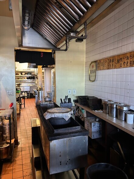 More Photos Of 22733-22833 Hawthorne Blvd, Torrance Storefront For Lease