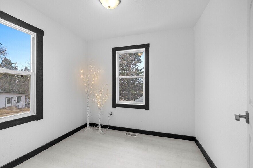 More Photos Of 1113 10th St NW, Minot Multifamily For Sale