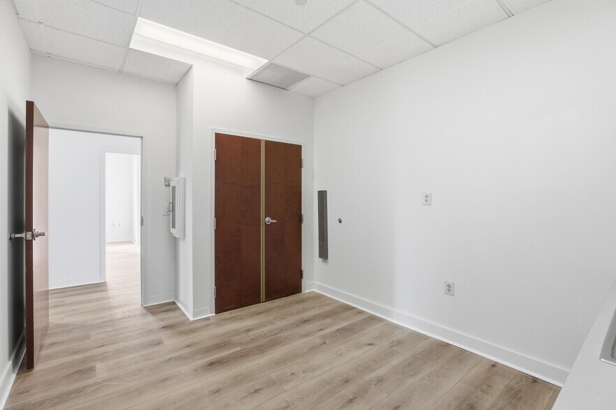 More Photos Of 2925 Lord Baltimore Dr, Windsor Mill Medical For Lease