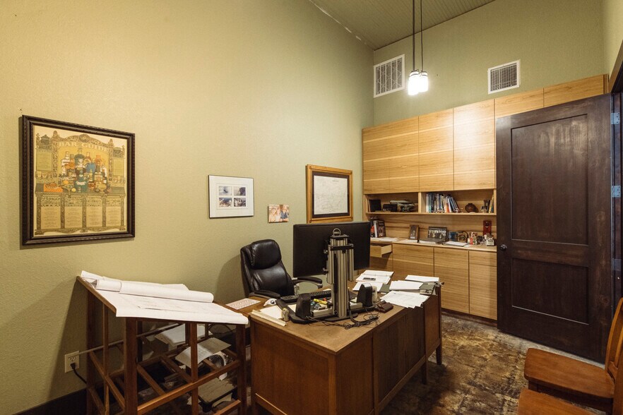 More Photos Of 75 Main St, Maxwell Warehouse For Lease