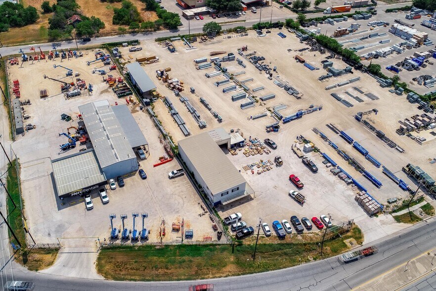 More Photos Of 662 N WW White Rd, San Antonio Light Distribution For Lease