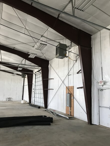 More Photos Of 6414 Wickum Rd, Williston Warehouse For Lease