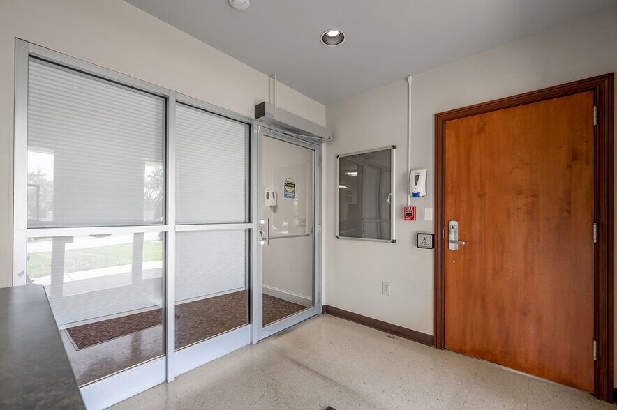 More Photos Of 250 Crossfield Dr, Versailles Industrial For Lease