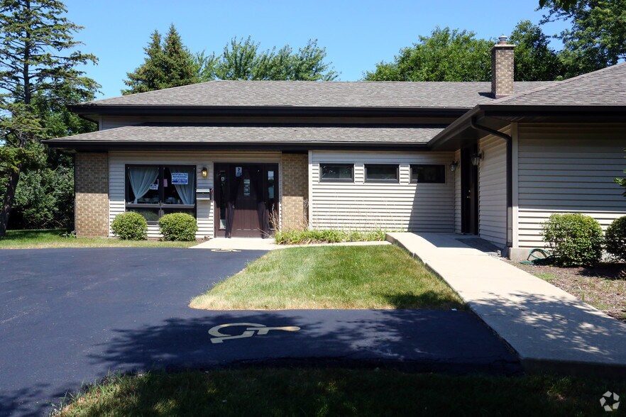 More Photos Of 682 W Boughton Rd, Bolingbrook Religious Facility For Lease