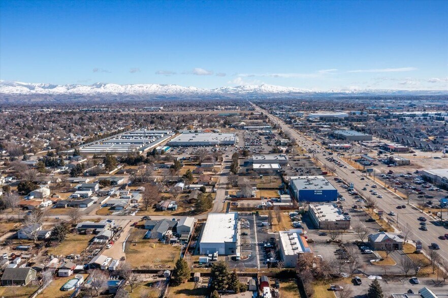 More Photos Of 1270-1300 E Fairview Ave, Meridian Light Distribution For Sale