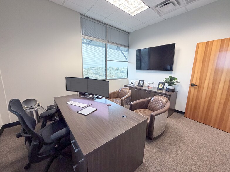 More Photos Of 1580 S Main St, Boerne Medical For Lease