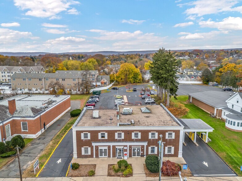 More Photos Of 132 Main St, Southington Bank For Lease