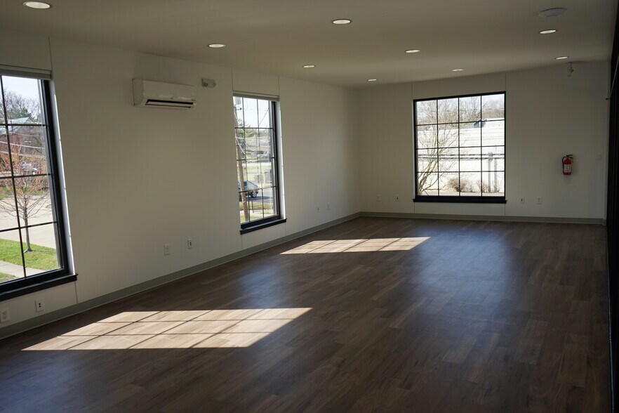 More Photos Of 402 S Elmwood Ave, Medina Freestanding For Sale